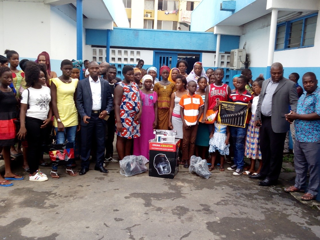 Distribution de kits d'apprentissage aux 35 enfants en apprentissage