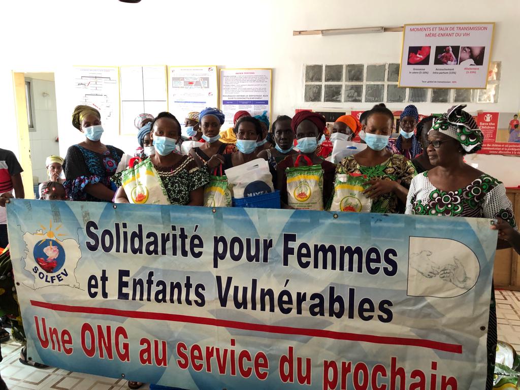 Distribution de kits alimentaires au siège de SOLFEV le jeudi 23/12/2021